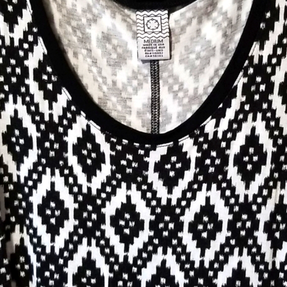 Emp pre | Black and white patterned T-shirt cap sleeve scoopneck medium - Picture 2 of 3